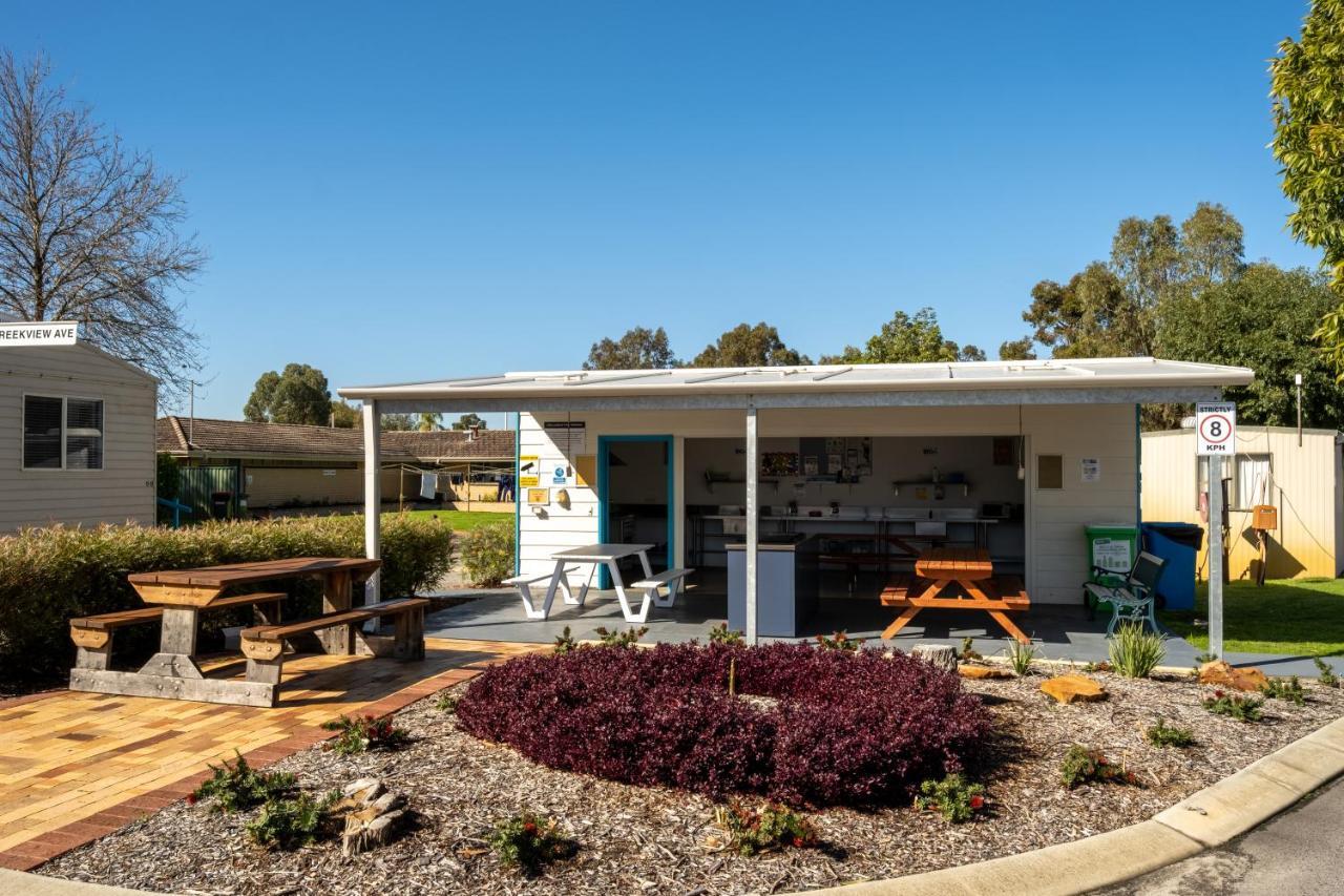 Big4 Perth Midland Tourist Park Hotel Middle Swan Bagian luar foto