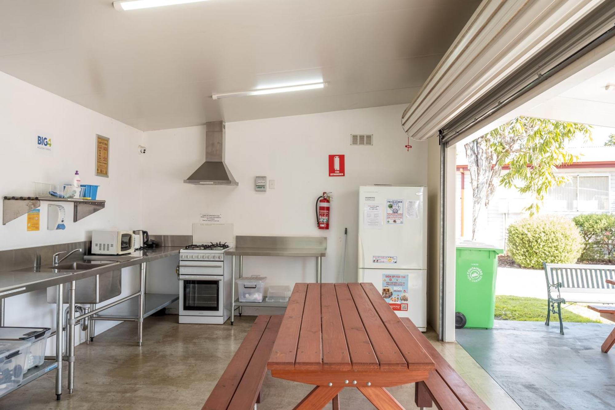 Big4 Perth Midland Tourist Park Hotel Middle Swan Bagian luar foto