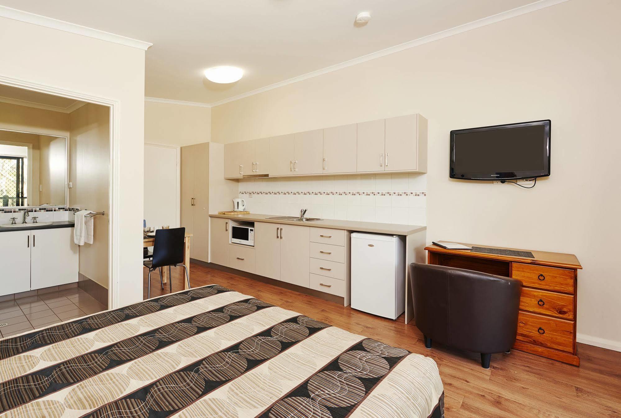 Big4 Perth Midland Tourist Park Hotel Middle Swan Bagian luar foto