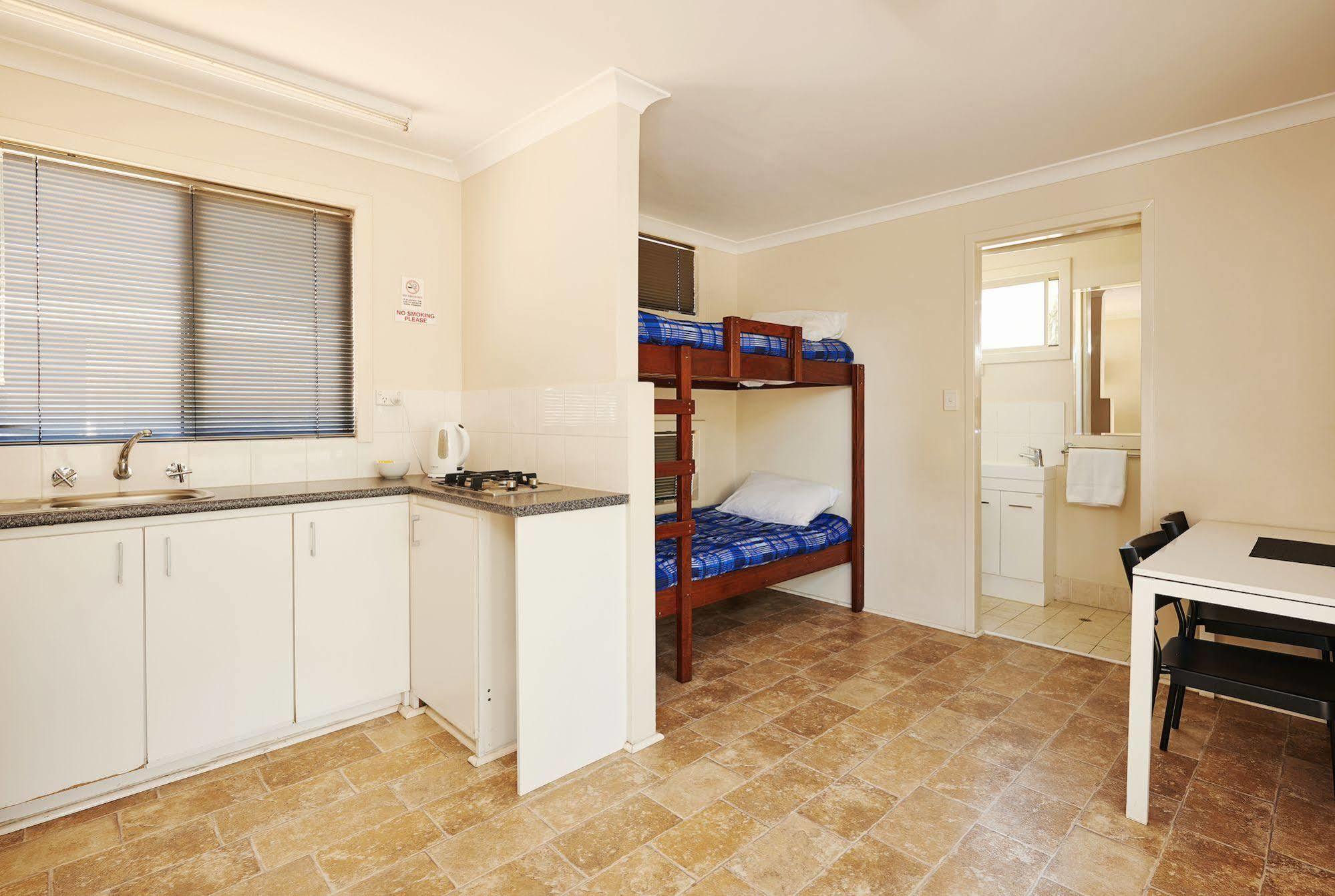 Big4 Perth Midland Tourist Park Hotel Middle Swan Bagian luar foto